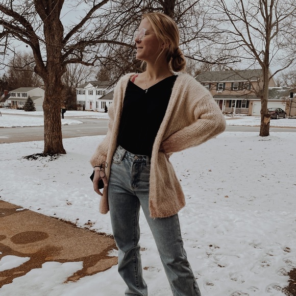 Meet Lindsay - Picture 2 of 5